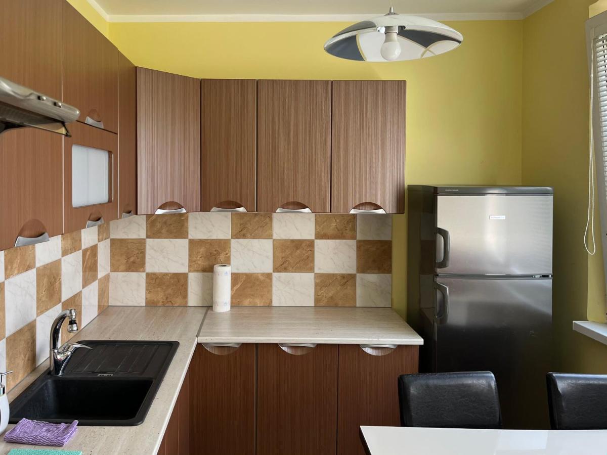 Elegant Escape Apartment - Free Parking, Easy Access To City Centre Bratislava Ngoại thất bức ảnh